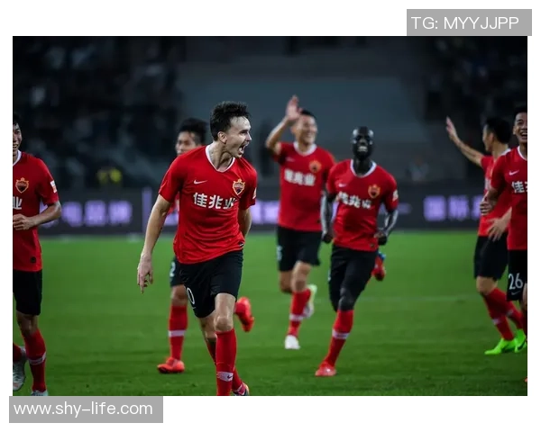 广州富力与深圳佳兆业激战正酣比分揭晓精彩瞬间回顾