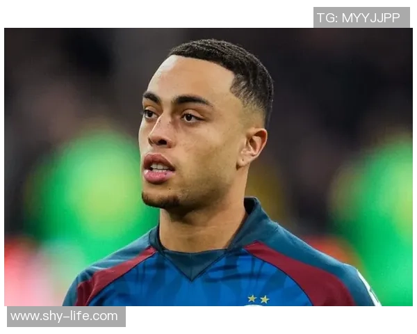 800万买断，有必要拿下！埃因霍温总监放话：咱们要留住这位23岁带刀后卫